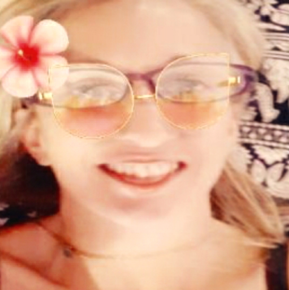 Meet your Posher, Carrie